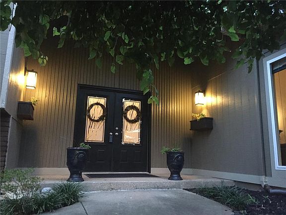 2nd image of 15809 Meadow Ln