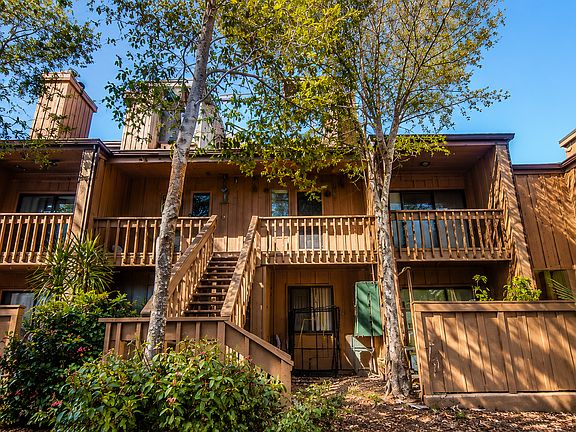 2nd image of 226 Crown Oaks Way