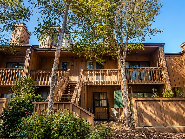 226 Crown Oaks Way — Photo 2