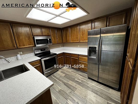 5th image of 221 Live Oak Cir