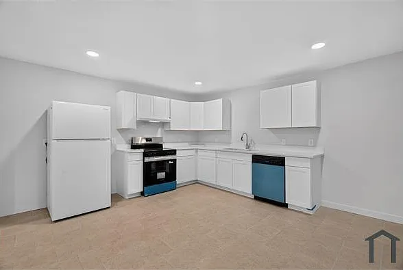 4 bed, 1398 sqft, $2,100 — Photo 1
