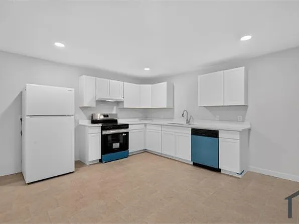 537 NW King St, Burleson, TX 76028