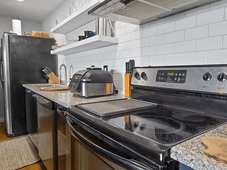 950 Broadway #27 — Photo 8