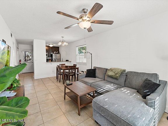 4th image of 555 7TH Avenue S