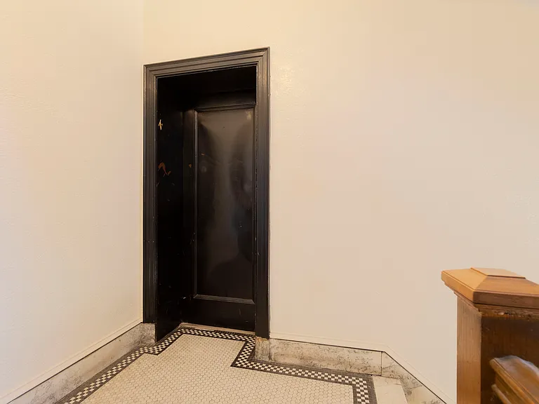 401 Washington St #4 — Photo 7