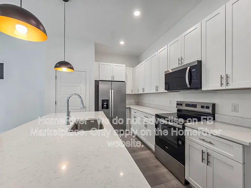 3 bed, 2.0 bath, 1320 sqft, $1,595 — Photo 2
