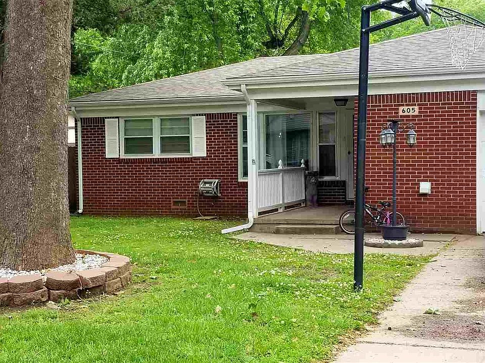 2nd image of 605 N Edgewood Dr