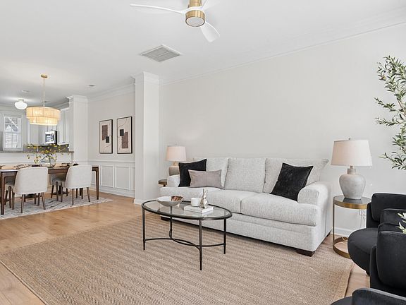 4th image of 808 Rue Dr