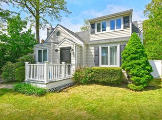 57 Hunters Ln, Huntington Station, NY 11746