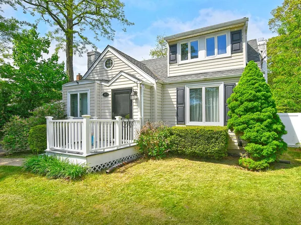 57 Hunters Lane, South Huntington, NY 11746