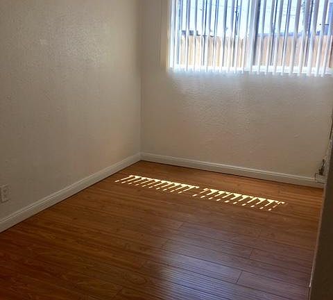 5th image of 1119 W 94th St