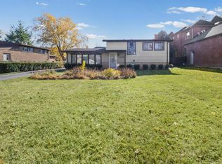 3475 Tamarind Dr, Northbrook, IL 60062