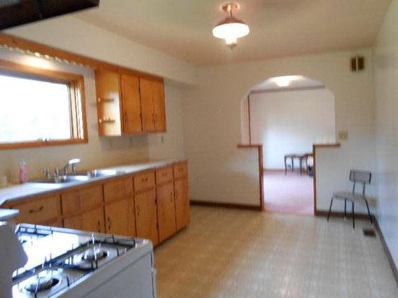 4th image of 13251 Ontario St