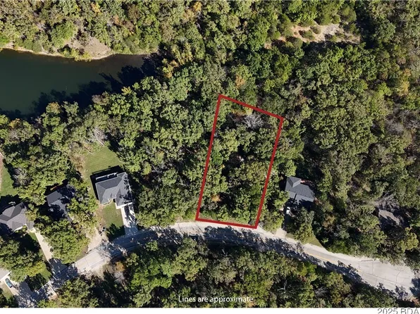 34 Kays Point Rd, Lake Ozark, MO 65049