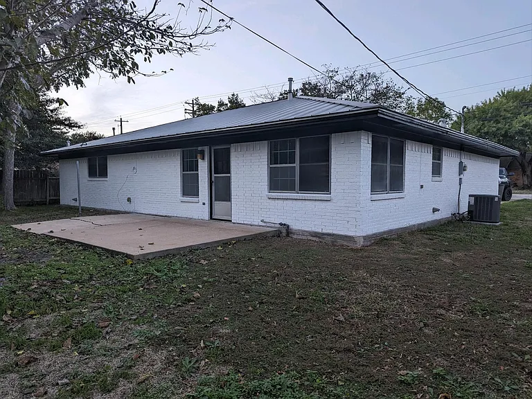 2304 Barak Ln — Photo 21