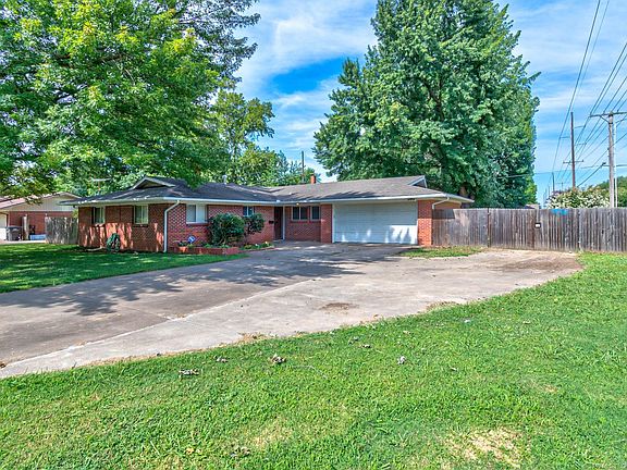 4th image of 1705 Arbor Dr