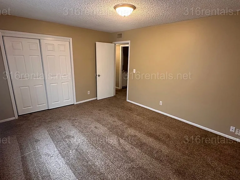 6716 W Par Ln #4 — Photo 3