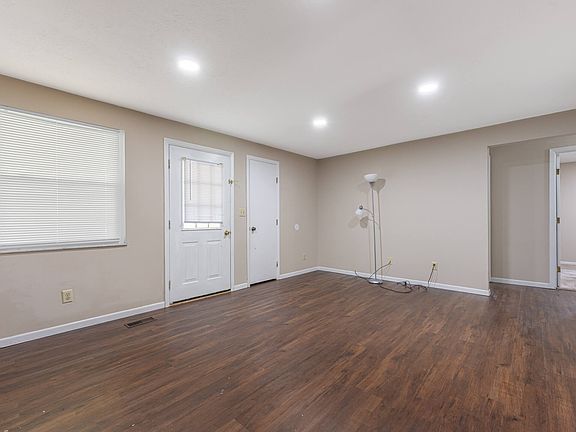 3rd image of 8717 Meadowcreek Dr