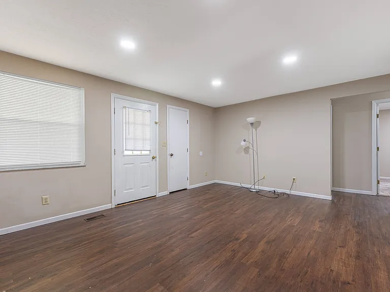 8717 Meadowcreek Dr — Photo 3