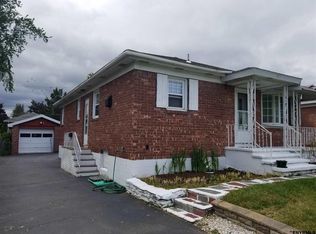 30 Kelton Ct, Albany, NY 12209