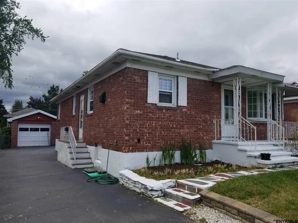 30 Kelton Ct, Albany, NY 12209