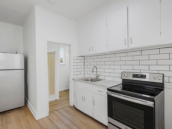 5th image of 46 W Como Ave