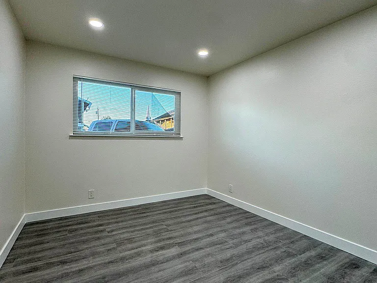 333 Dumont Ave #1 — Photo 9