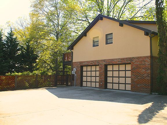2nd image of 500 Mellen Ave