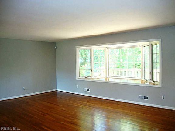 4th image of 5001 Newsome Cir
