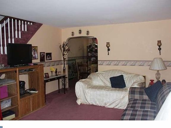4th image of 1141 Oakwood Dr