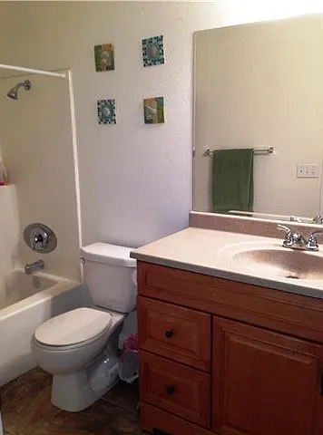 2 bed, 2.5 bath, 913 sqft, $2,700 — Photo 4