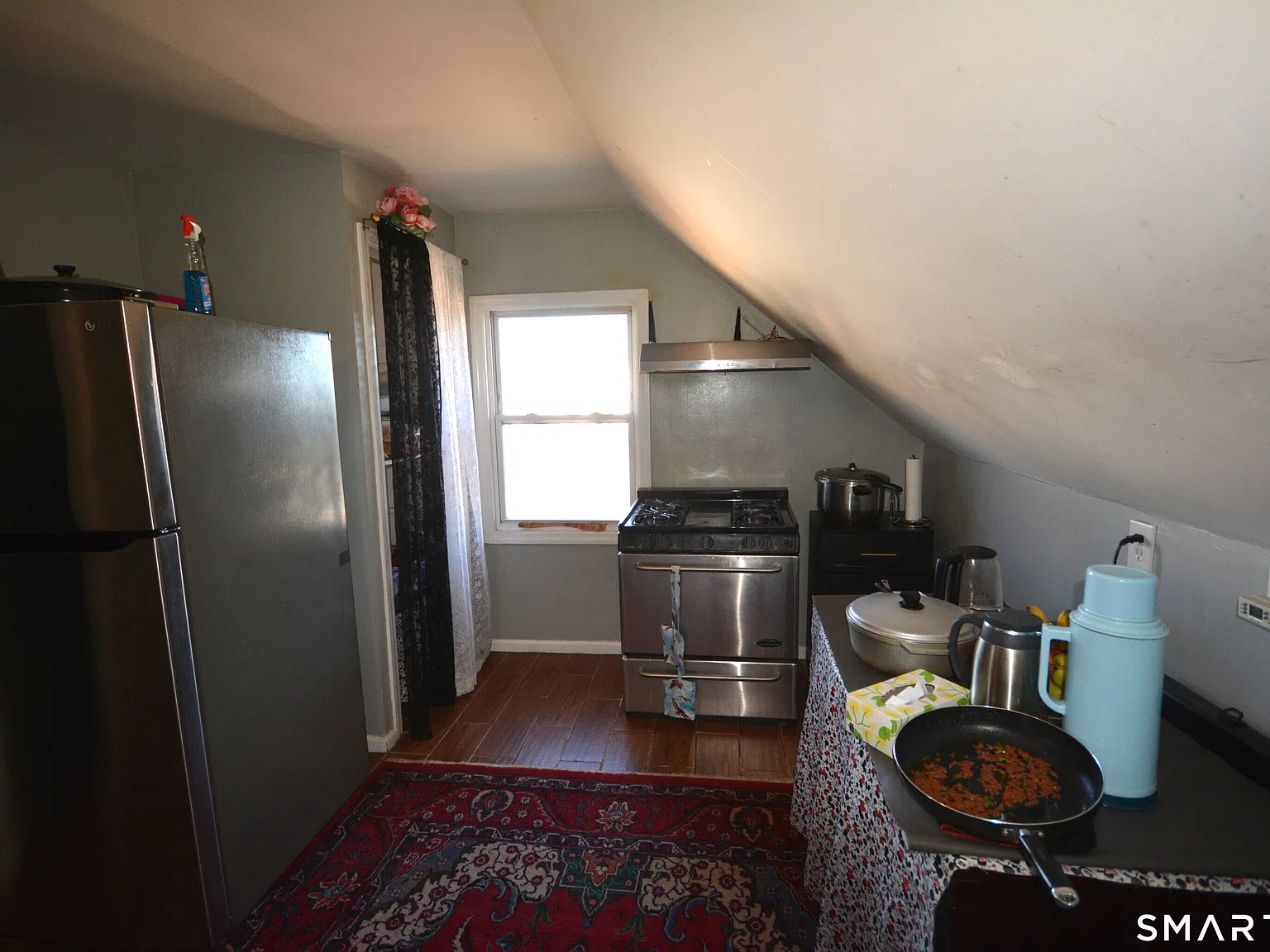 4 bed, 1.0 bath, 1500 sqft, $2,200 — Photo 4