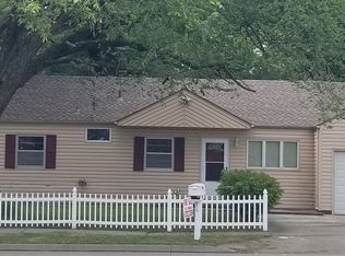 5507 SW Huntoon St, Topeka, KS 66604