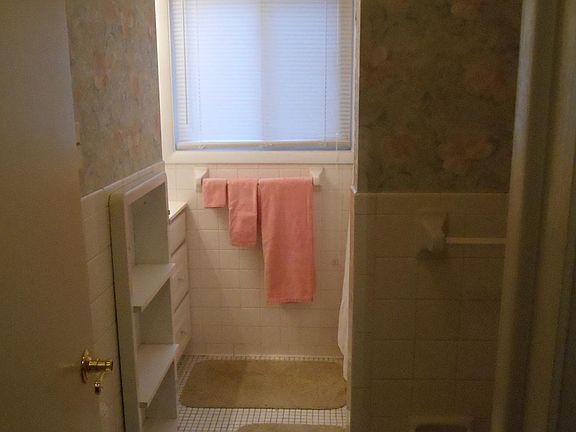 5th image of 1629 Genesee St #B-20-40