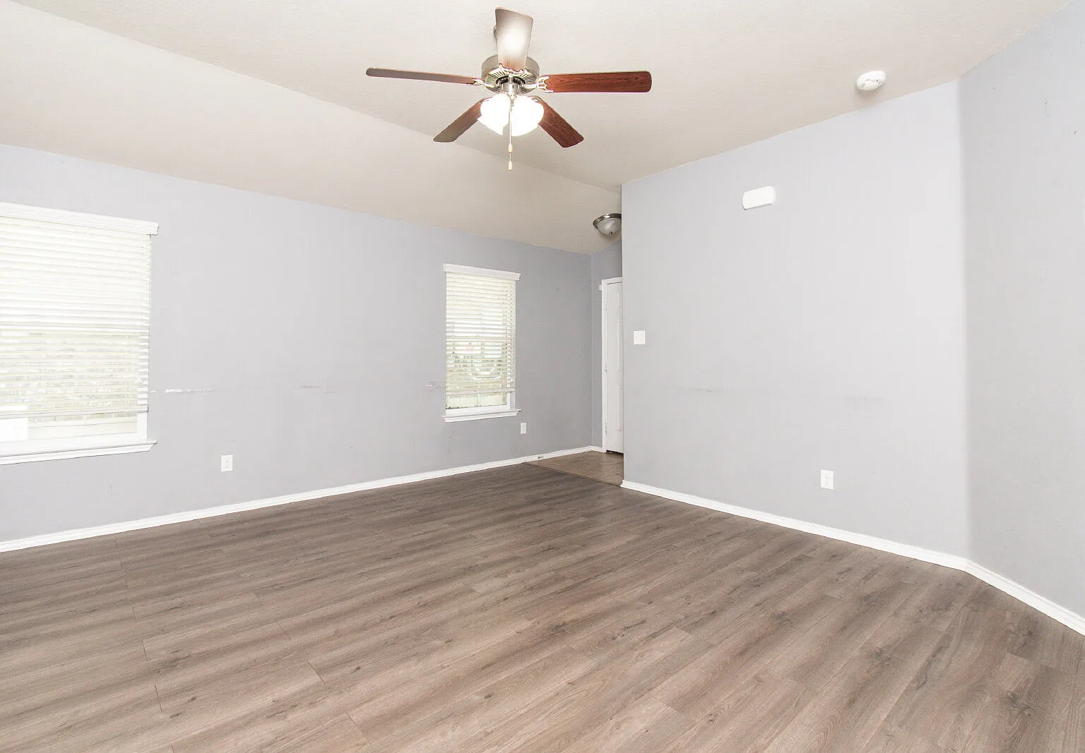 3 bed, 2.0 bath, 1400 sqft, $1,450 — Photo 4