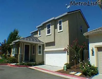 825 Courtyards Loop photo 1