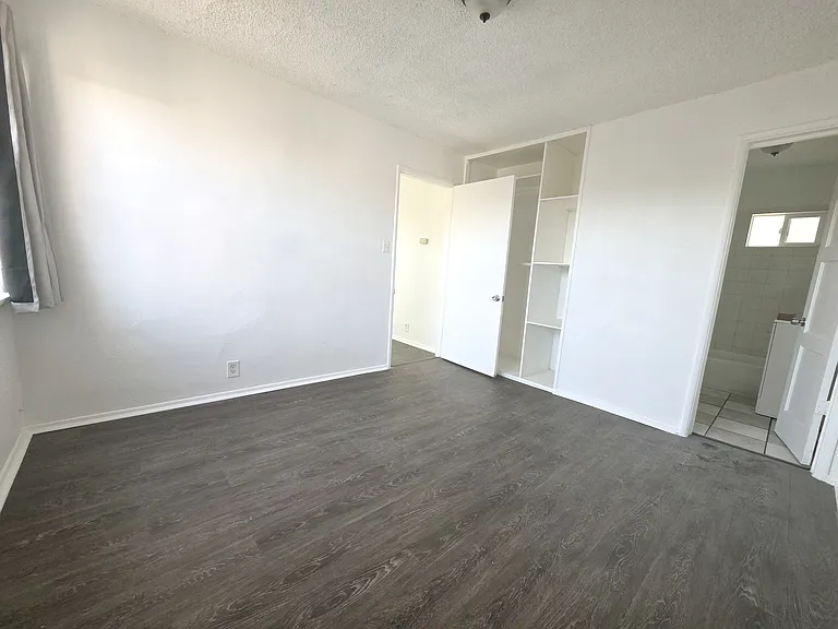 10906 S Figueroa St #1/2 — Photo 6