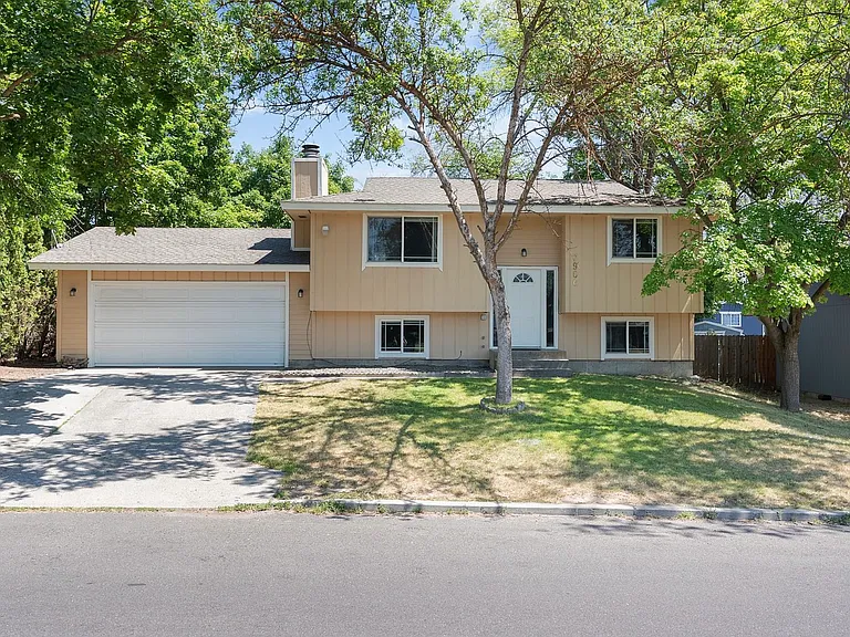 7906 N Dakota St — Photo 1