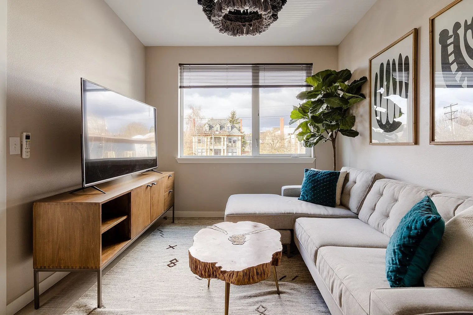 1 bed, 1.0 bath, 398 sqft, $2,460 — Photo 3