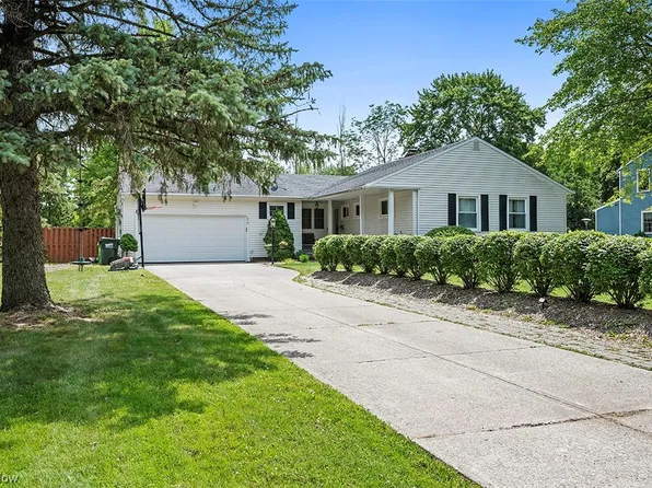 875 Eastlawn Dr, Highland Heights, OH 44143