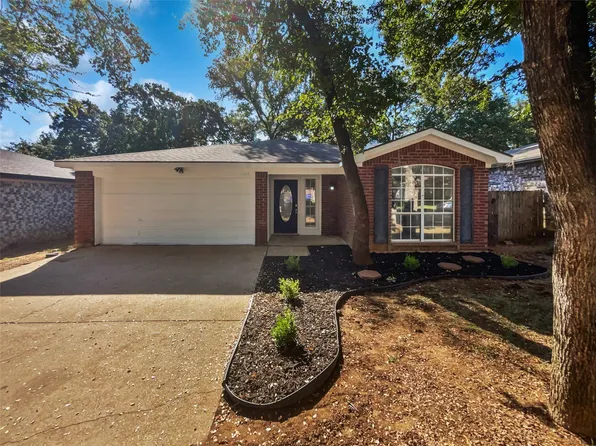 1209 Hidden Creek Dr, Mansfield, TX 76063