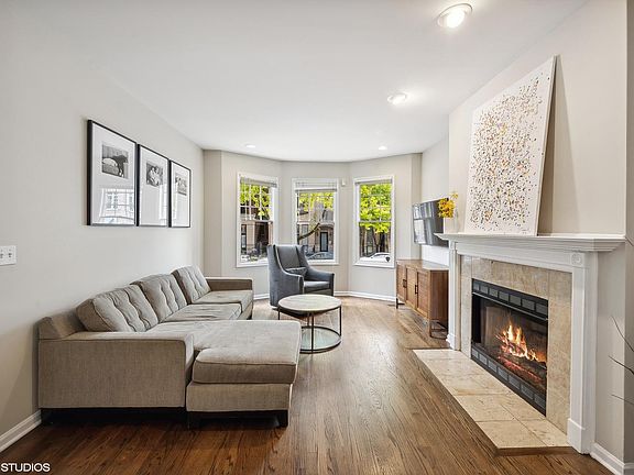 4th image of 3351 N Southport Ave #1