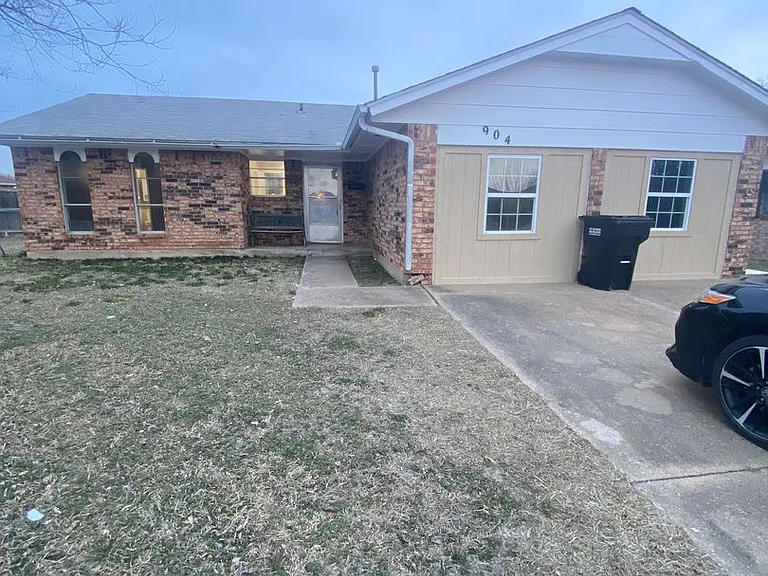 904 Craig Dr — Photo 1