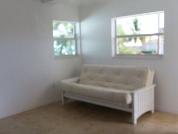 5th image of 330 Oleander Dr