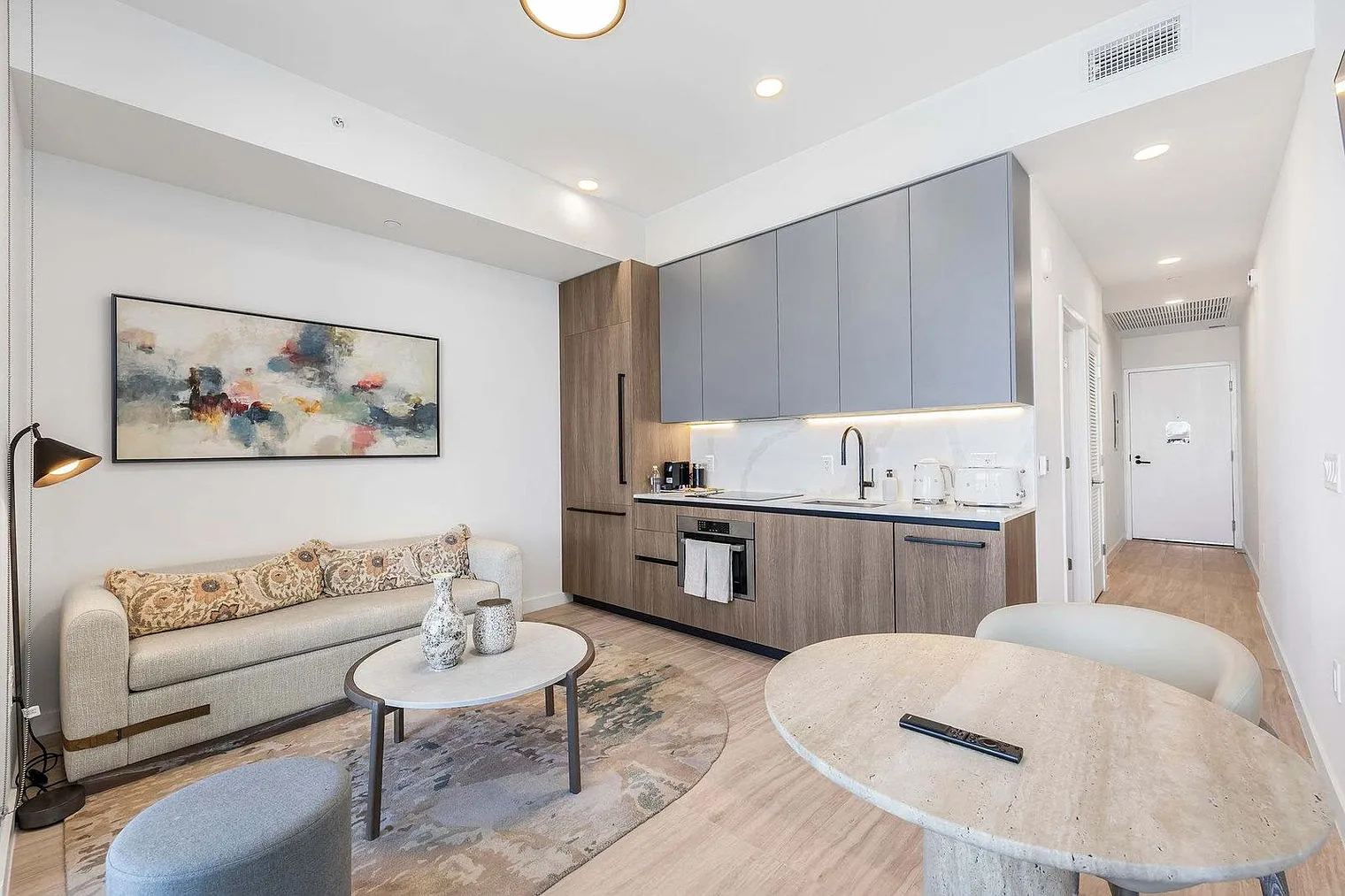 1 bed, 1.0 bath, 990 sqft, $3,730 — Photo 4
