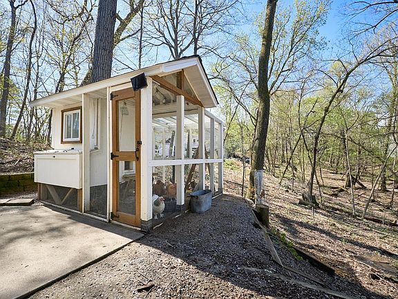 3rd image of 1832 Essex Rd