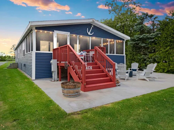 3122 Windross Ln, Little Suamico, WI 54141