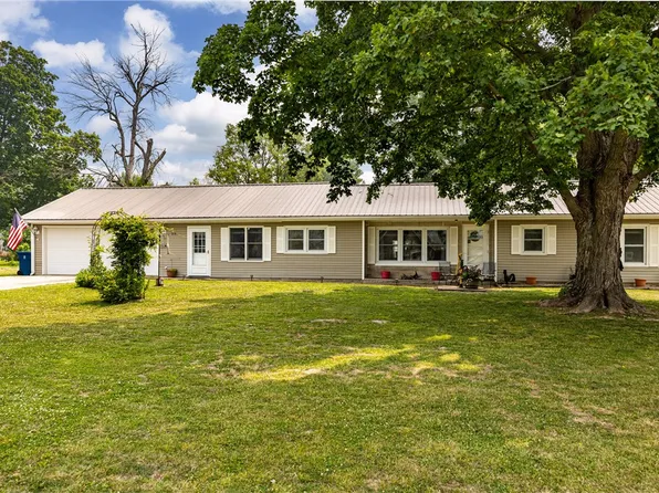 1131 Church St, Xenia, IL 62899