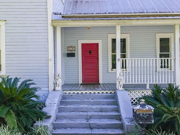 3rd image of 216 SE Camp St