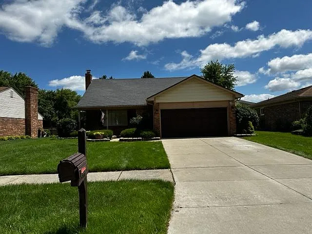 7356 Hedgerow Ct — Photo 1